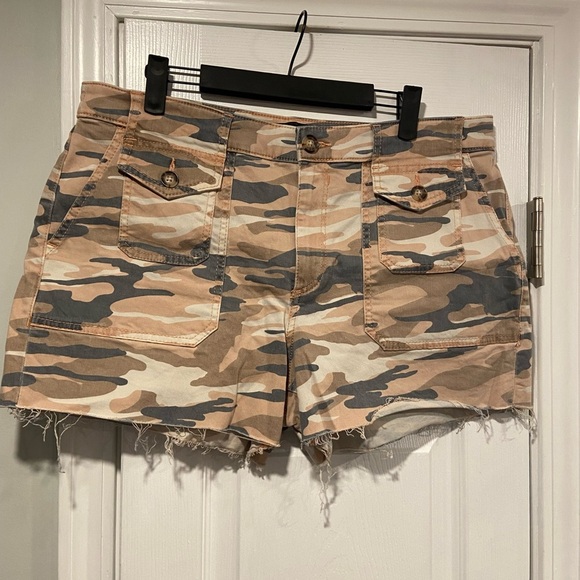 Express Size 12 Shortie Mid Rise Stretch Punk Gray Camo Cut Off Cargo Shorts - Picture 1 of 12